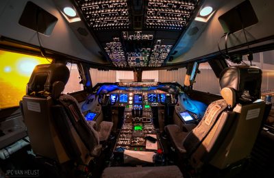 B747-cockpit-400